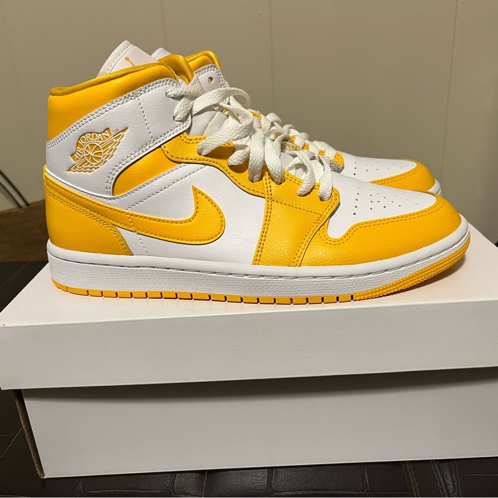 Air Jordan 1 Mid
